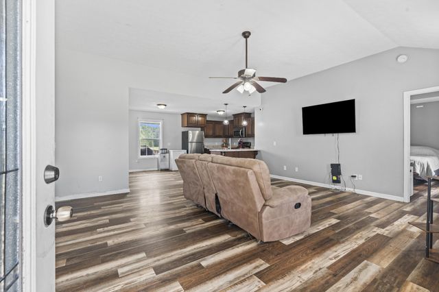 890 Akersville Rd, Lafayette, TN 37083