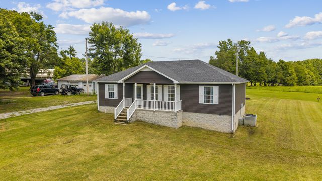 890 Akersville Rd, Lafayette, TN 37083