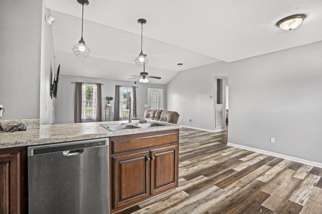 890 Akersville Rd, Lafayette, TN 37083