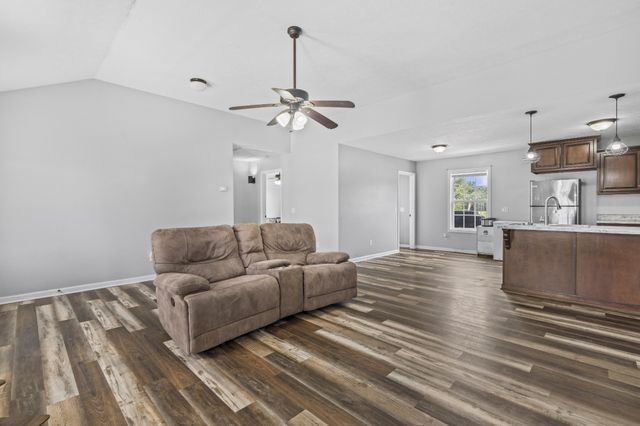 890 Akersville Rd, Lafayette, TN 37083