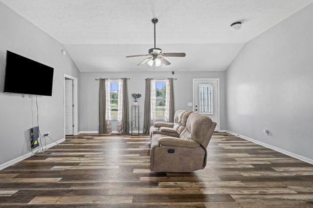 890 Akersville Rd, Lafayette, TN 37083