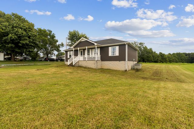 890 Akersville Rd, Lafayette, TN 37083
