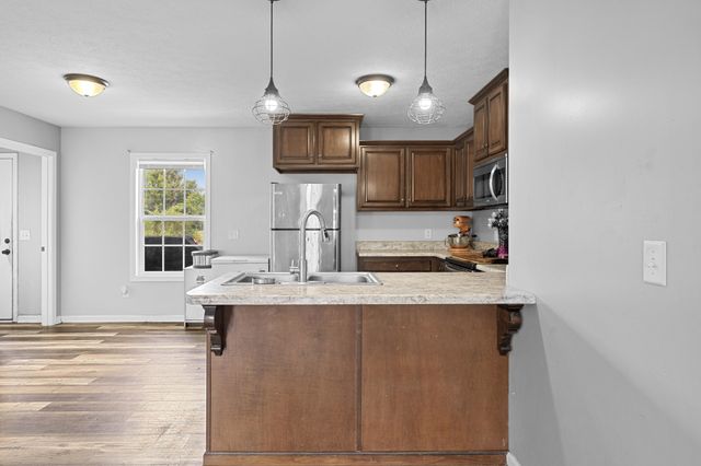 890 Akersville Rd, Lafayette, TN 37083