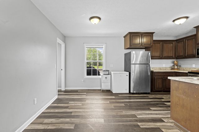 890 Akersville Rd, Lafayette, TN 37083