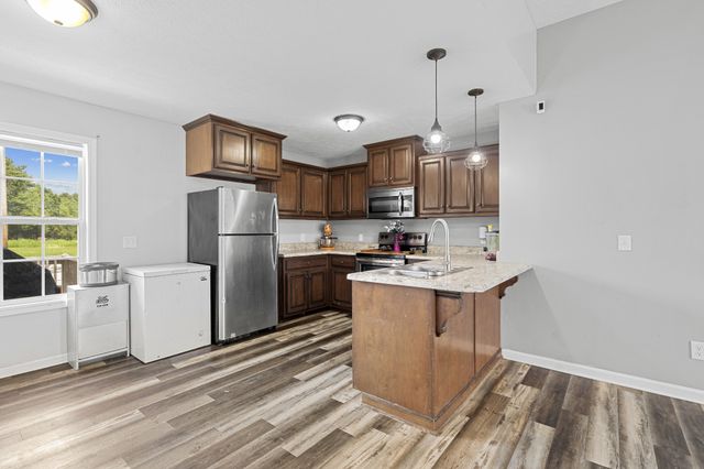 890 Akersville Rd, Lafayette, TN 37083
