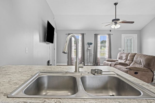 890 Akersville Rd, Lafayette, TN 37083