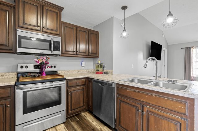 890 Akersville Rd, Lafayette, TN 37083