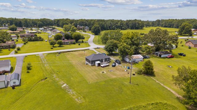 890 Akersville Rd, Lafayette, TN 37083
