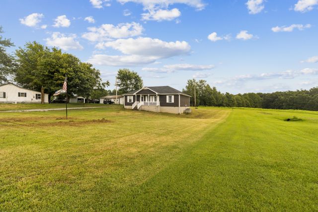 890 Akersville Rd, Lafayette, TN 37083