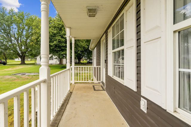 890 Akersville Rd, Lafayette, TN 37083