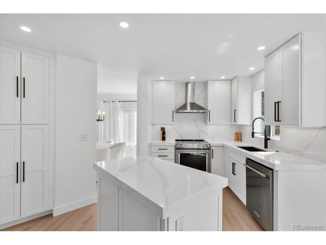 9421 Crestmore Way, Highlands Ranch, CO 80126