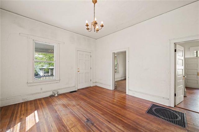 127 S Sunset Drive, Winston-salem, NC 27101