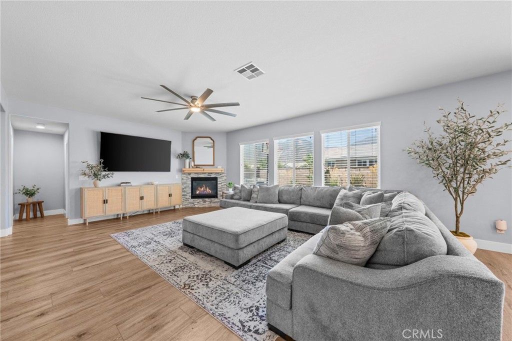 Image 12 of property listing at 25659 Foxglove Lane, Corona, CA 92883