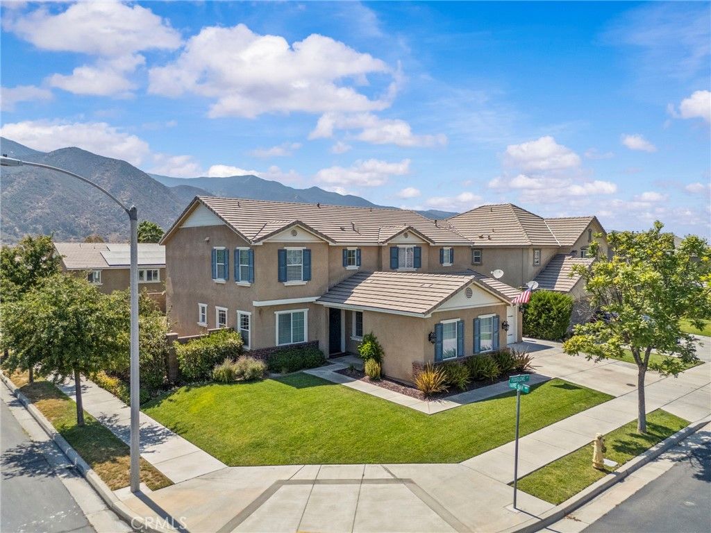 Image 2 of property listing at 25659 Foxglove Lane, Corona, CA 92883