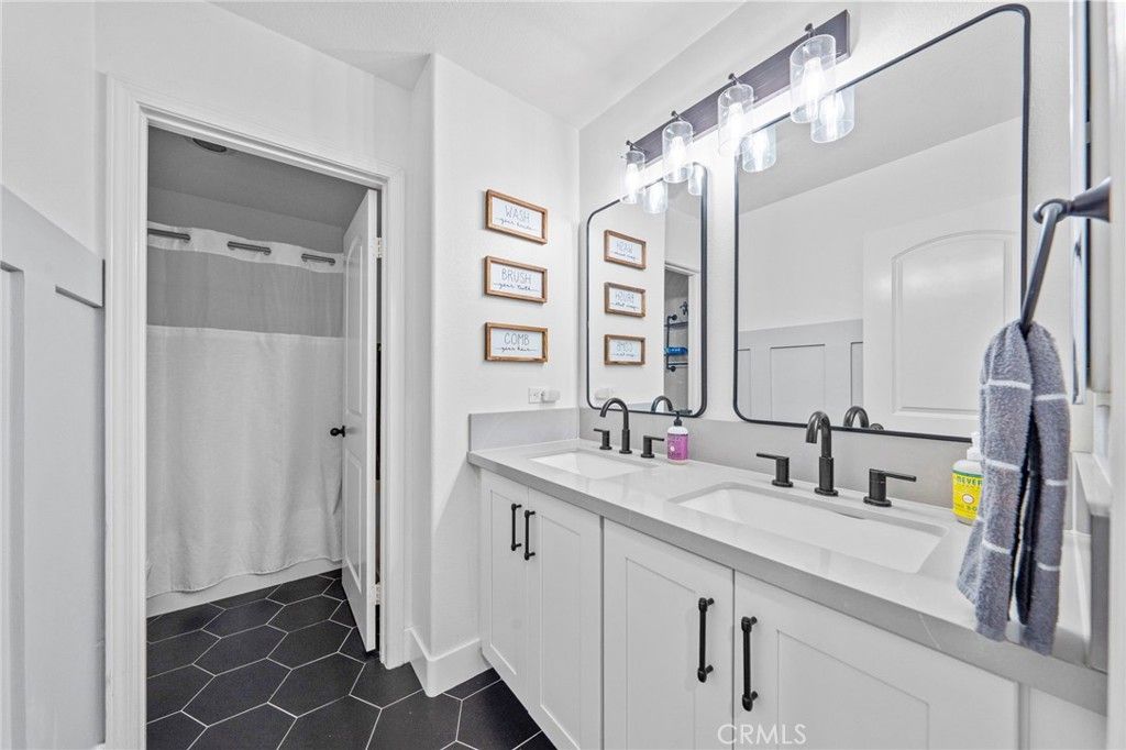 Image 45 of property listing at 25659 Foxglove Lane, Corona, CA 92883