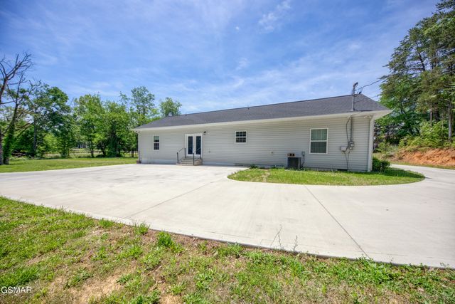 1014 Valley Home Road, Dandridge, TN 37725