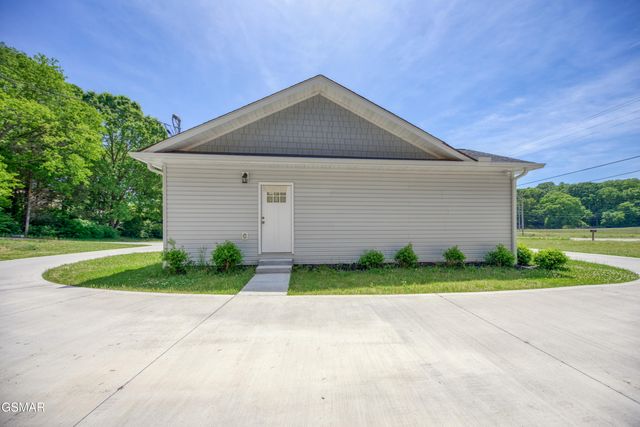 1014 Valley Home Road, Dandridge, TN 37725