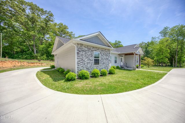 1014 Valley Home Road, Dandridge, TN 37725