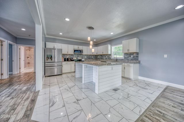 1014 Valley Home Road, Dandridge, TN 37725
