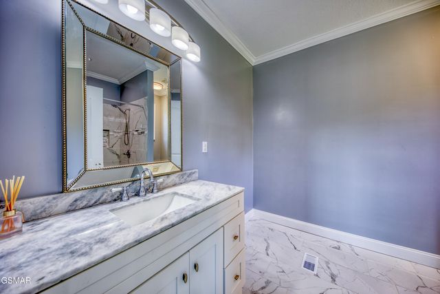 1014 Valley Home Road, Dandridge, TN 37725