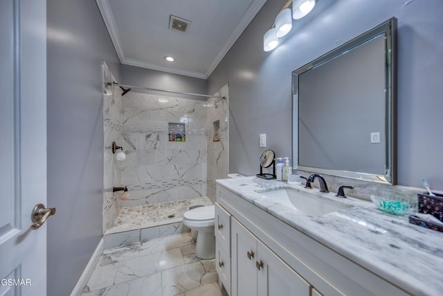 1014 Valley Home Road, Dandridge, TN 37725