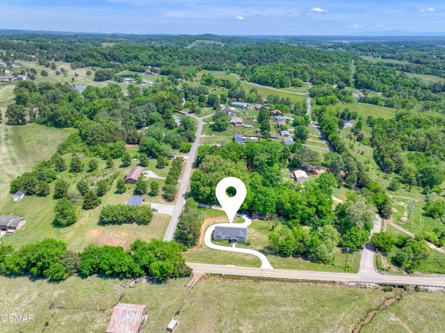1014 Valley Home Road, Dandridge, TN 37725