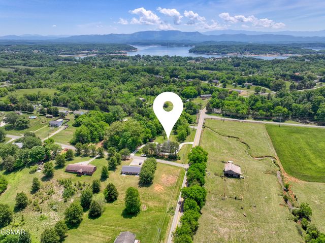 1014 Valley Home Road, Dandridge, TN 37725