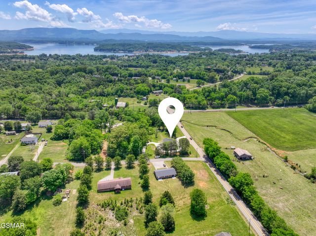 1014 Valley Home Road, Dandridge, TN 37725