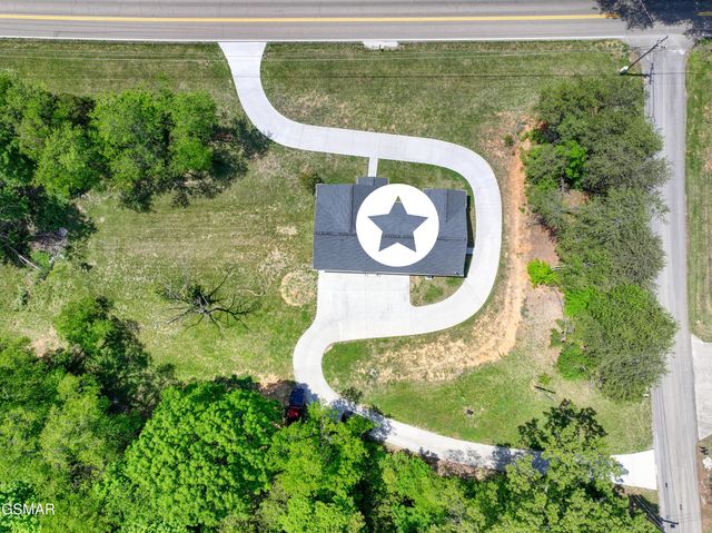 1014 Valley Home Road, Dandridge, TN 37725