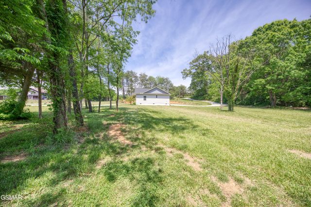 1014 Valley Home Road, Dandridge, TN 37725