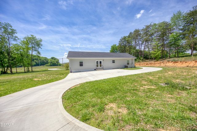 1014 Valley Home Road, Dandridge, TN 37725