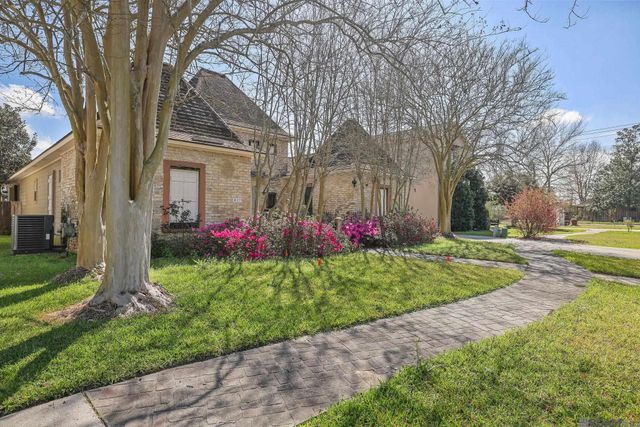 10133 Old World Dr, Baton Rouge, LA 70817