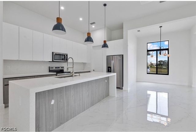2903 NW 6th TER, Cape Coral, FL 33993