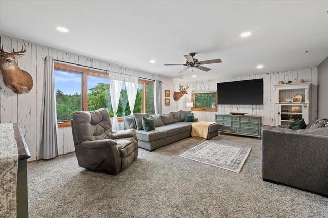 N68W29926 Hartling ROAD, Hartland, WI 53029