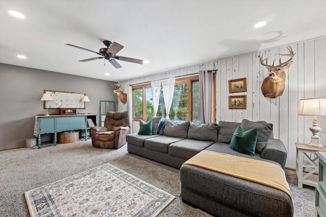 N68W29926 Hartling ROAD, Hartland, WI 53029