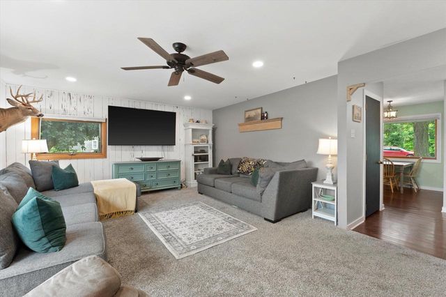 N68W29926 Hartling ROAD, Hartland, WI 53029