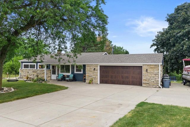 N68W29926 Hartling ROAD, Hartland, WI 53029