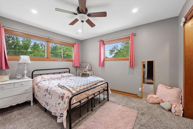N68W29926 Hartling ROAD, Hartland, WI 53029