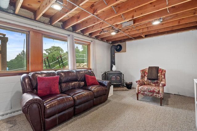 N68W29926 Hartling ROAD, Hartland, WI 53029