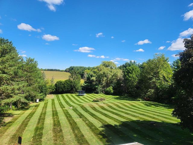 N68W29926 Hartling ROAD, Hartland, WI 53029