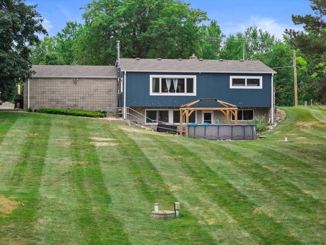 N68W29926 Hartling ROAD, Hartland, WI 53029