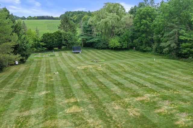 N68W29926 Hartling ROAD, Hartland, WI 53029