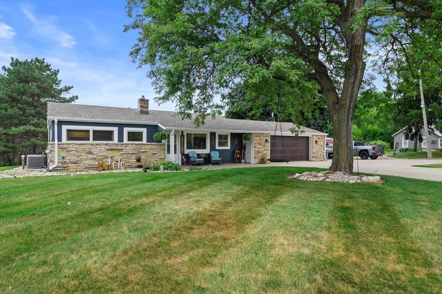 N68W29926 Hartling ROAD, Hartland, WI 53029