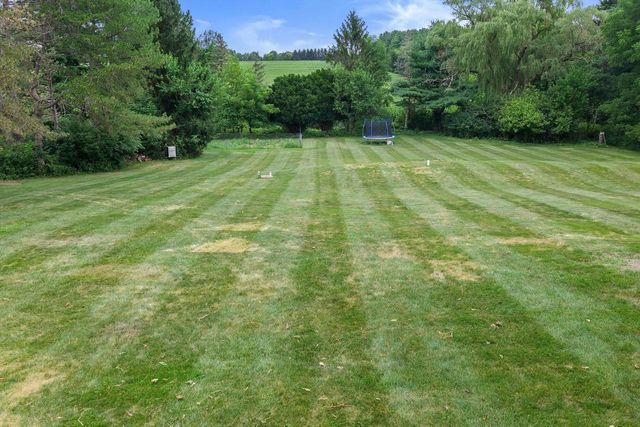 N68W29926 Hartling ROAD, Hartland, WI 53029
