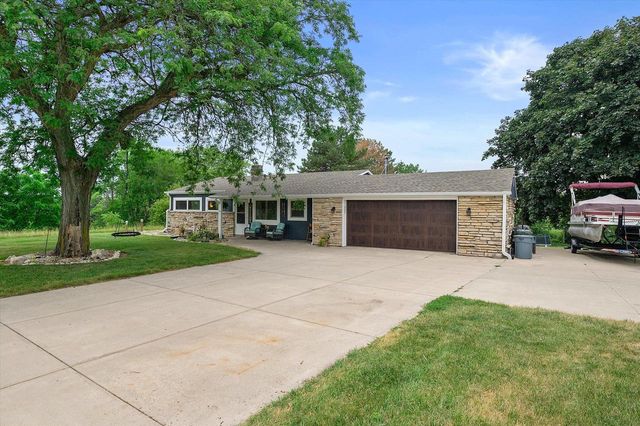 N68W29926 Hartling ROAD, Hartland, WI 53029