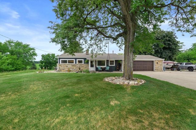 N68W29926 Hartling ROAD, Hartland, WI 53029
