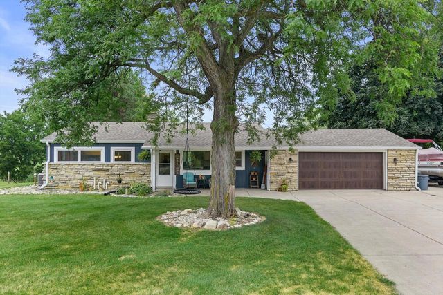 N68W29926 Hartling ROAD, Hartland, WI 53029