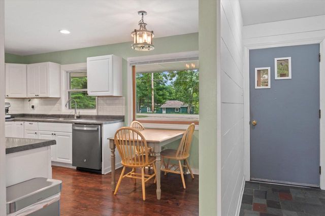 N68W29926 Hartling ROAD, Hartland, WI 53029