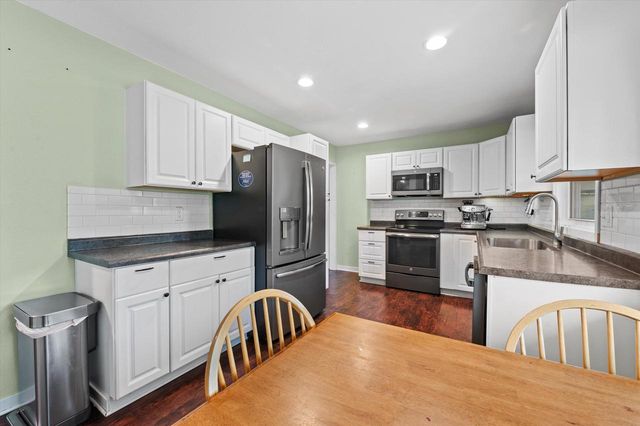 N68W29926 Hartling ROAD, Hartland, WI 53029