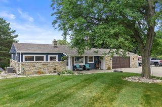 N68W29926 Hartling ROAD, Hartland, WI 53029